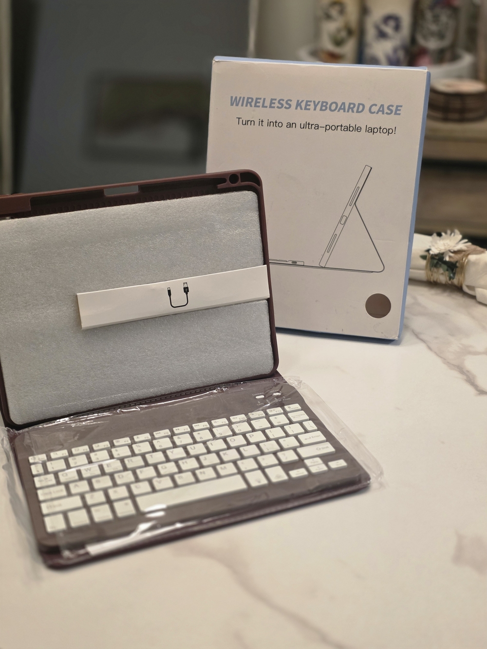 Harvopu iPad Wireless Bluetooth Keyboard Case - Mulberry - Brand New